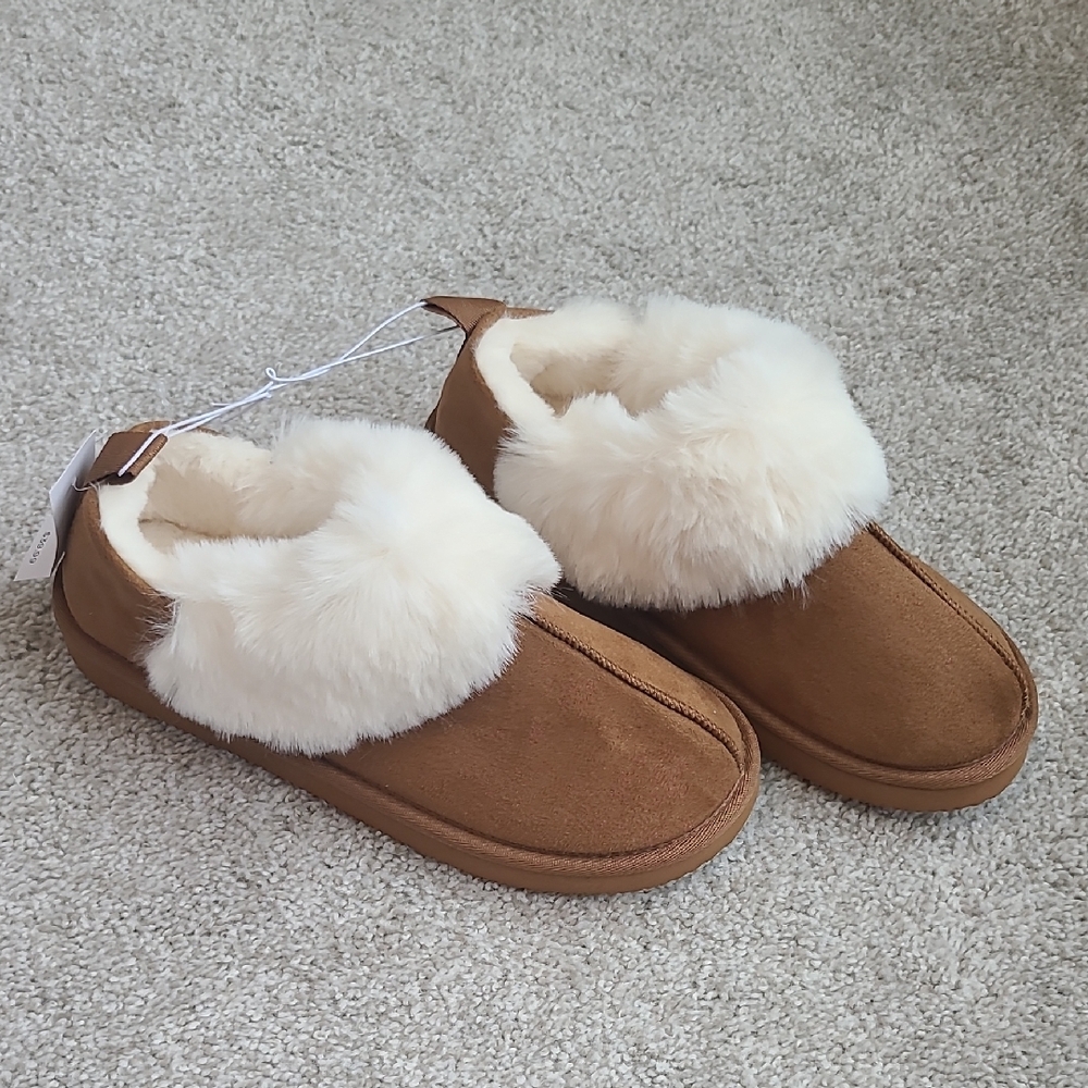 Cozy Brown Slippers with Cream Fur Lining